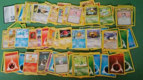 Pokémon Game/Trading Cards Collectable Lot of 200 Cards with Pokémon Tin Card Holder