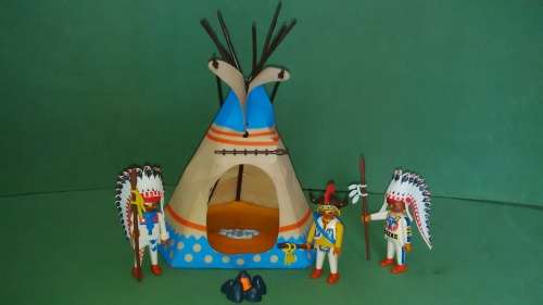Playmobil Native American Playset With Totem Tent Includes 3 Figures As Per Pics