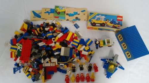 Vintage Lego Bundle With Lots Of Instructions , Only One Box Survived