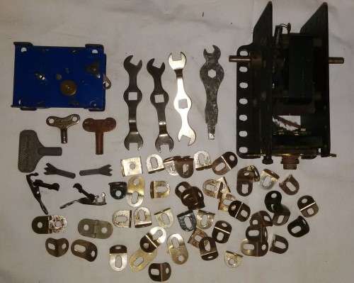 Antique Toys Meccano Massive Lot ,Rare To Find In This Big Lots With Some Instruction Booklets