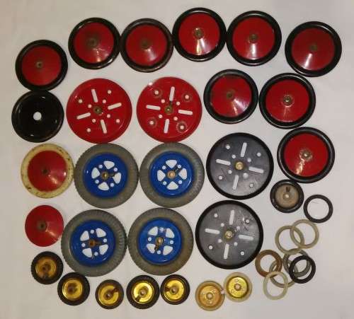 Antique Toys Meccano Massive Lot ,Rare To Find In This Big Lots With Some Instruction Booklets