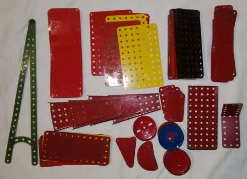 Antique Toys Meccano Massive Lot ,Rare To Find In This Big Lots With Some Instruction Booklets