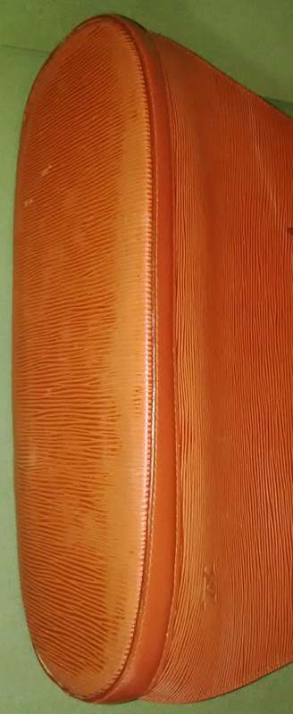 Louis Vuitton Brown EPI Leather Lussac Bag In Very Good Condition Made In France