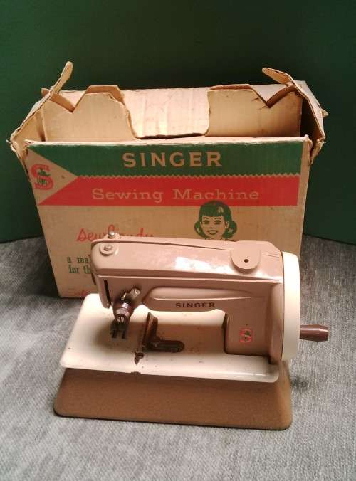 Antique Singer Metal Sewhandy Sewing Machine For The Little Seamstress
