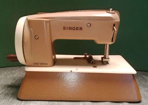 Antique Singer Metal Sewhandy Sewing Machine For The Little Seamstress