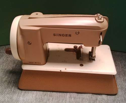 Antique Singer Metal Sewhandy Sewing Machine For The Little Seamstress
