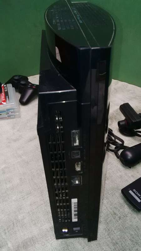Sony Playstation 3 With Remote Control, 2 Wireless Controls