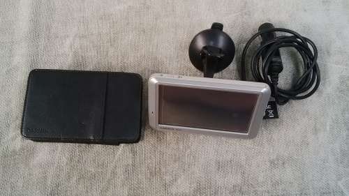 Garmin Nuvi 710 GPS With Window Screen Docking Mount and Charger In Perfect Working Condition