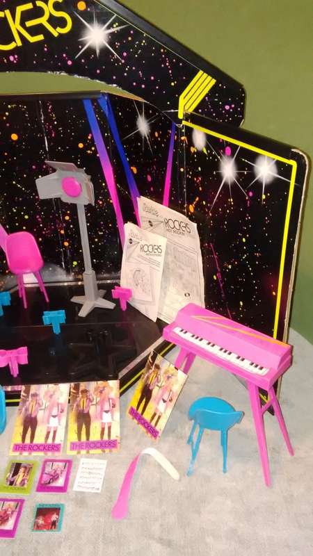 1985 Barbie And The Rockers `Hot Rockin Stage` Playset With Box And Instructions