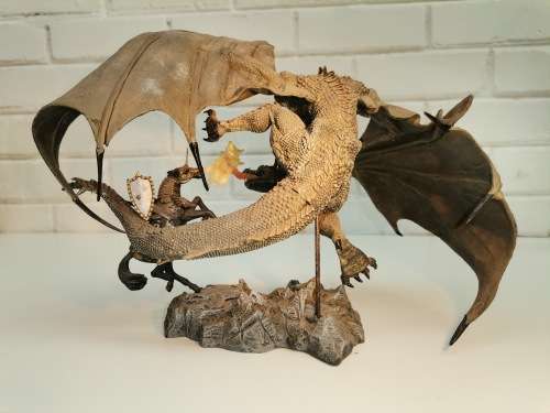 McFarlane Toys 2005 Dragon Fighting A Knight Action Figure Statue In Great Condition, 8,5 Inch Tall