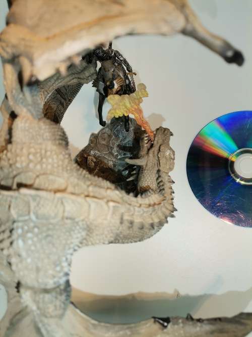 McFarlane Toys 2005 Dragon Fighting A Knight Action Figure Statue In Great Condition, 8,5 Inch Tall
