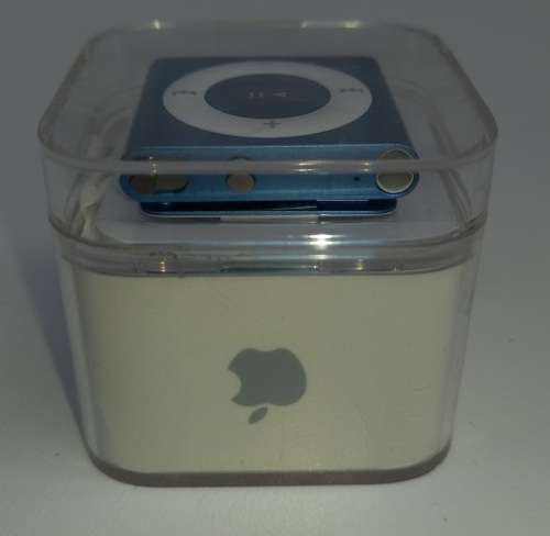Apple Ipod Shuffle 2GB Like New With Box ,Earphones ,USB Cable And Instructions