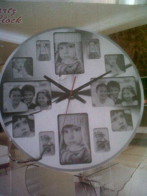 BEAUTIFULL PHOTO FRAMES QUARTZ CLOCK