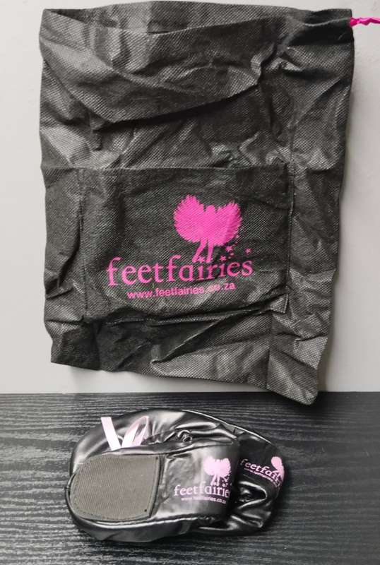 FeetFaries Fold-up Shoes and Carrier Bag  Size S/M