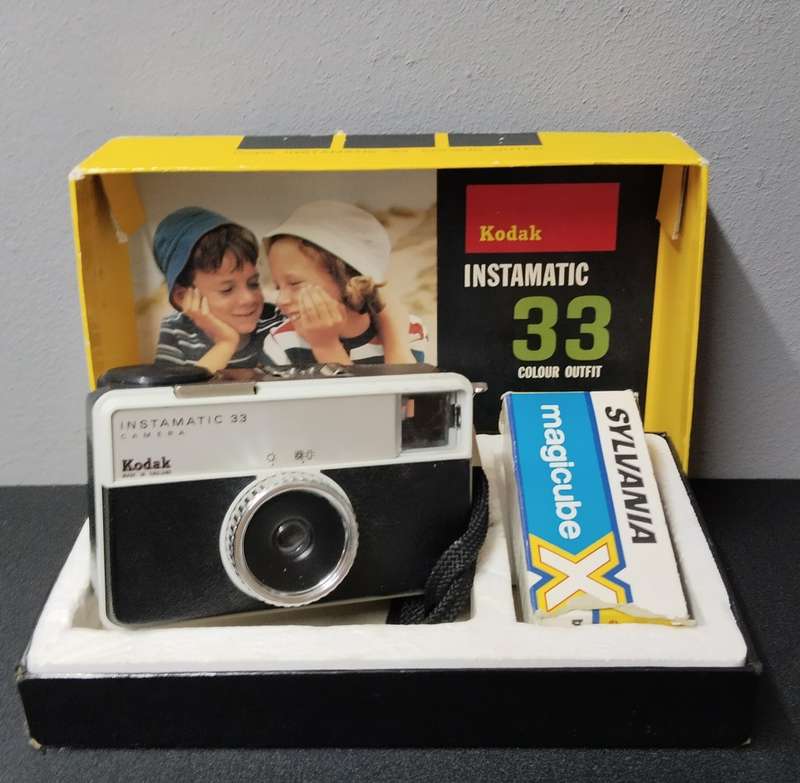 Vintage Kodak Instamatic 33 Colour Outfit Camera in Original Box