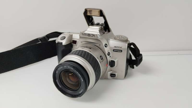 Minolta Dynax 404si SLR Camera with 35-80mm AF lens