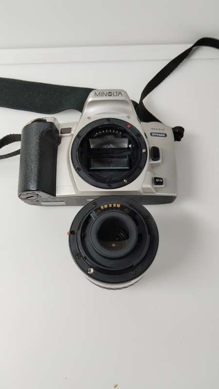 Minolta Dynax 404si SLR Camera with 35-80mm AF lens