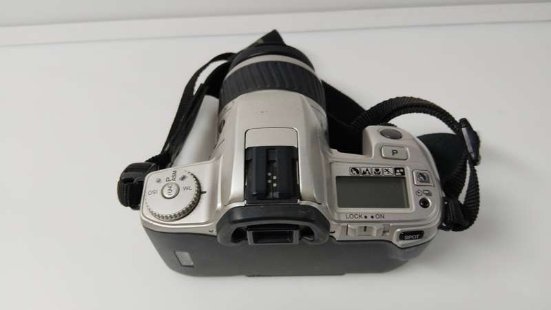 Minolta Dynax 404si SLR Camera with 35-80mm AF lens