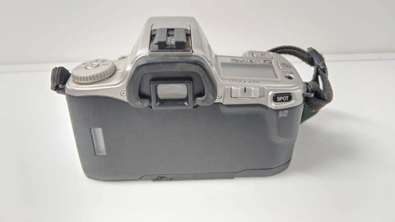 Minolta Dynax 404si SLR Camera with 35-80mm AF lens