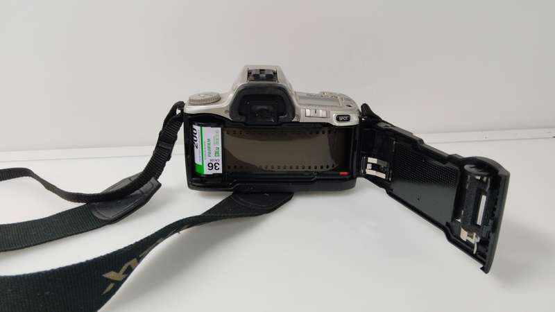Minolta Dynax 404si SLR Camera with 35-80mm AF lens