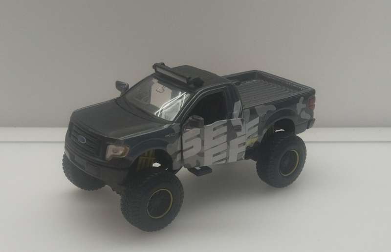 Maisto Ford F-150 XL 1:50 Scale Model