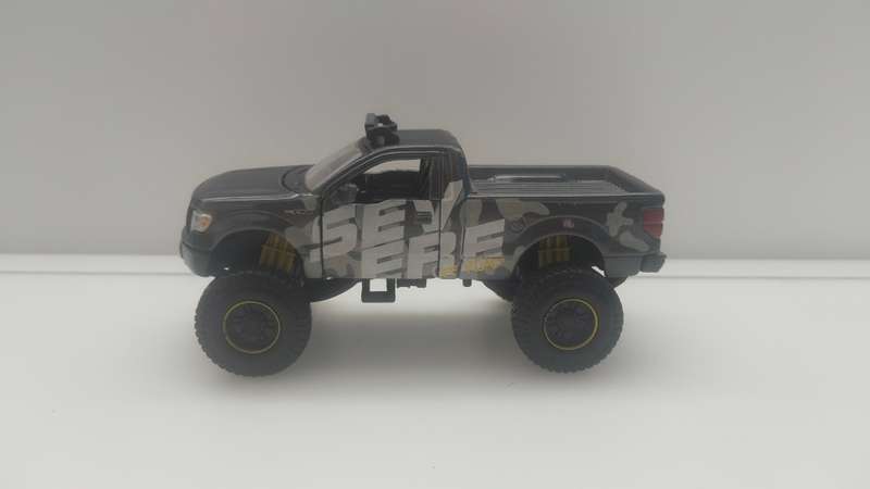 Maisto Ford F-150 XL 1:50 Scale Model