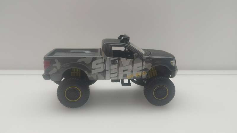 Maisto Ford F-150 XL 1:50 Scale Model