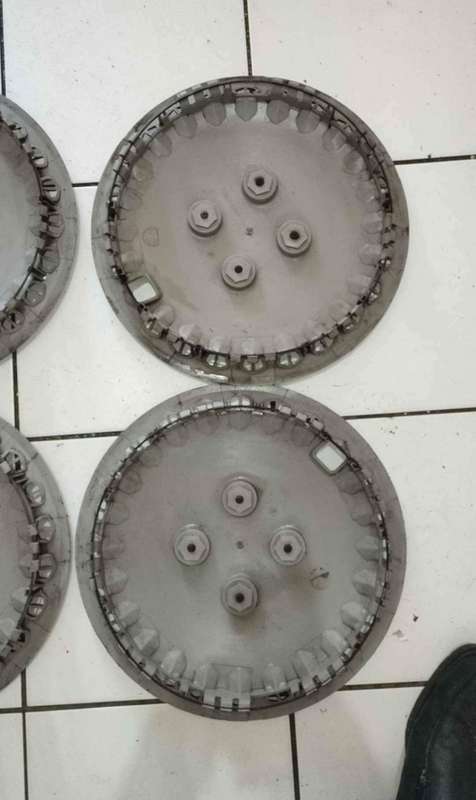 Toyota Cressida Hub Set / 14"
