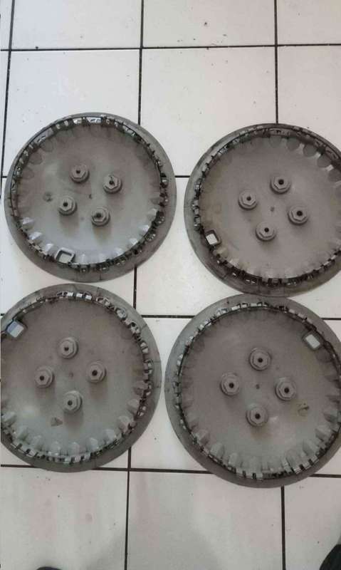 Toyota Cressida Hub Set / 14"