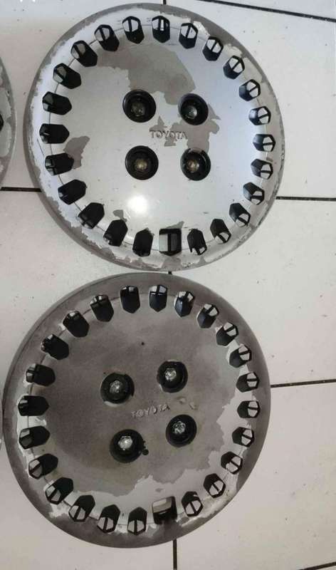 Toyota Cressida Hub Set / 14"