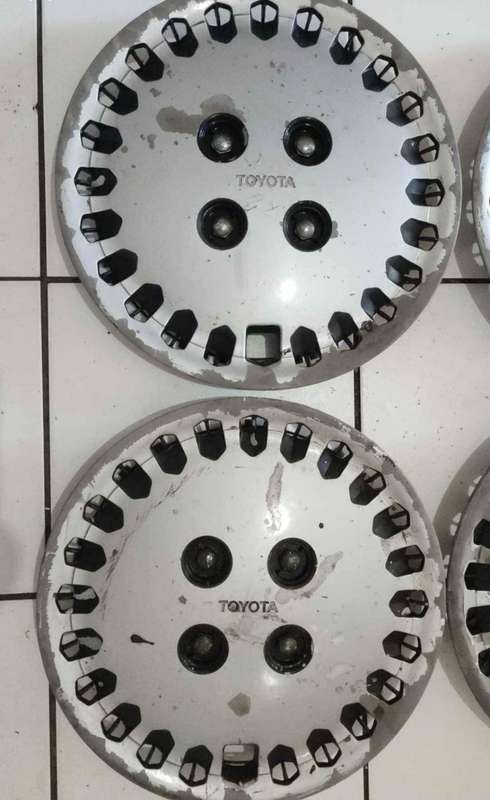 Toyota Cressida Hub Set / 14"