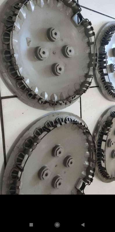 Toyota Cressida Hub Set / 14"