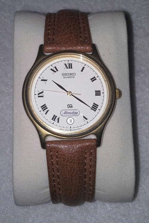 A BEAUTIFUL SEIKO S2 - QUARTZ - MENS WATCH