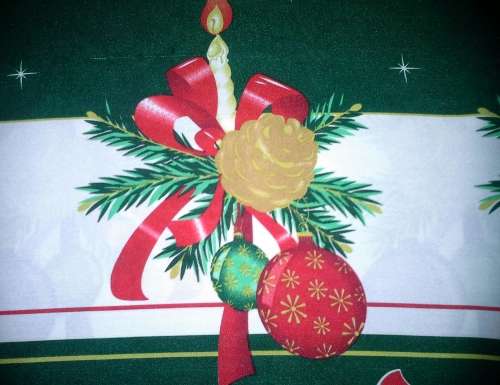BEAUTIFUL - CHRISTMAS TABLE CLOTH!!