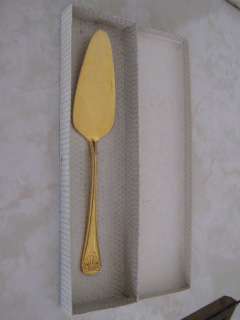 BEAUTIFUL 24CT. GOLD PLATED CAKE LIFTER-EETRITE