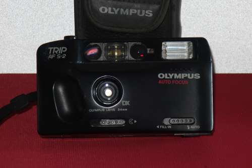OLYUMPUS TRIP AF S-2 POINT AND SHOOT CAMERA WITH BAG