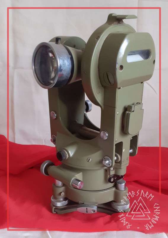 Vintage Wild Heerburgg Switzerland T16E Theodolite (circa 1956-1972)