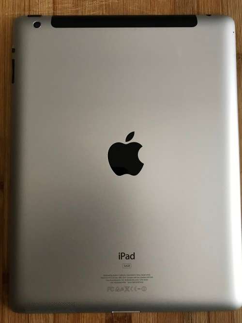Apple iPad 3rd generation 32GB Black (WiFi + Cellular) and Free Smart Cover