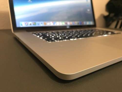 Apple MacBook Pro 15" i7 2.3GHz Retina Display** 8GB** 256 SSD***