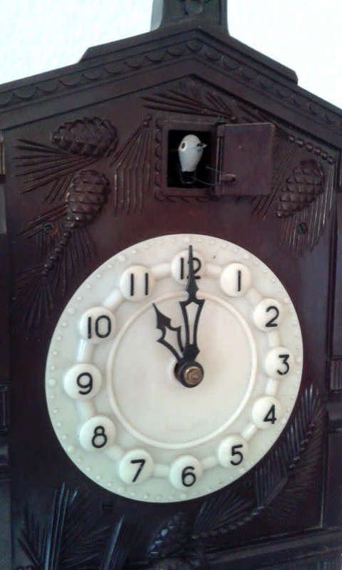 FREE SHIPING :VINTAGE RUSSIAN-SOVIET MECHANICAL WALL CUCKOO CLOCK "MAJAK " 70-s