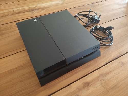 PS4 1TB Console + 2x Dualshock Controllers + Dual Controller Charging Dock