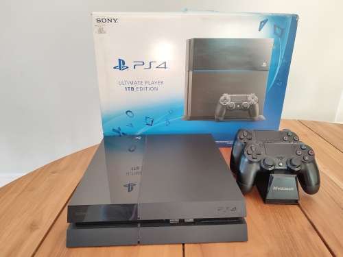 PS4 1TB Console + 2x Dualshock Controllers + Dual Controller Charging Dock