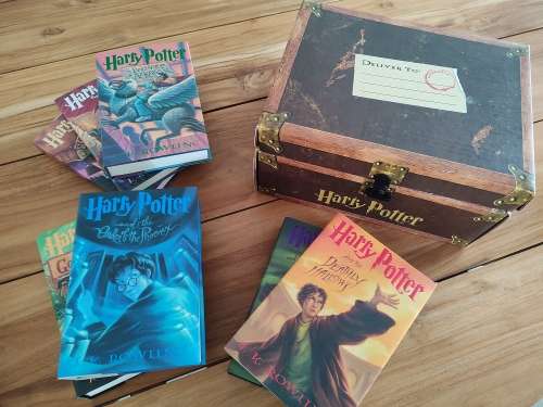 Harry Potter Hardcover Box Set (Trunk with Books 1 - 7)