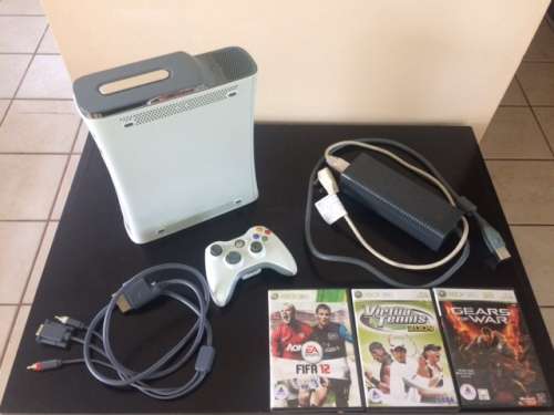 XBOX 360 CONSOLE BUNDLE DEAL: (INCLUDES: WIRELESS XBOX CONTROLLER AND 3 GAMES !!!