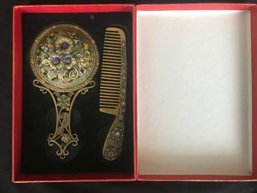 MIRROR and COMB SET IN GIFT BOX -   Costume Jewellery  -   SAME DAY SHIPPING !!!