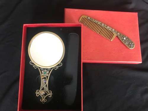 MIRROR and COMB SET IN GIFT BOX -   Costume Jewellery  -   SAME DAY SHIPPING !!!