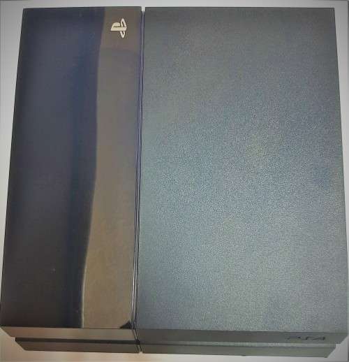 PS4 CONSOLE + WIRELESS CONTROLLER + ALL CABLES - Why buy, if you can Laybuy ???