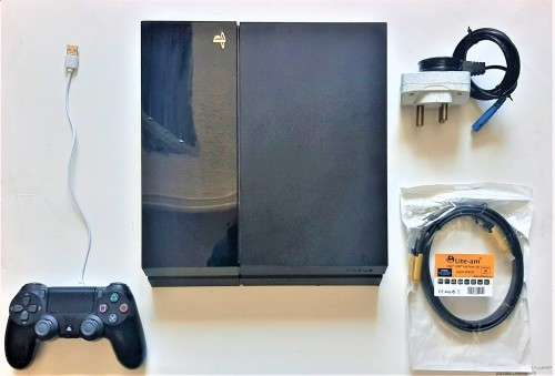 PS4 CONSOLE + WIRELESS CONTROLLER + ALL CABLES - Why buy, if you can Laybuy ???
