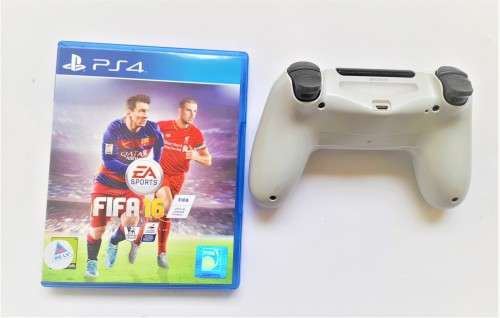 PS4 CONTROLLER SONY ORIGINAL ( WHITE  +  SOCCER GAME )