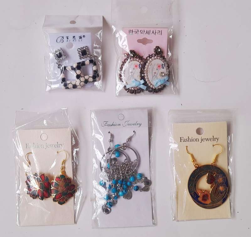 Costume Jewellery : 5 PIECE SET WOMEN EARRINGS -   DEAL 02